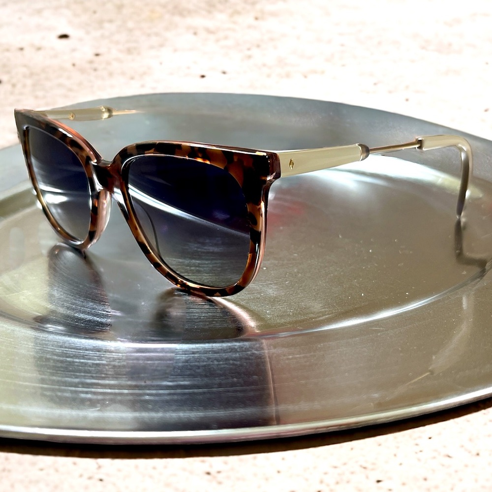 New Vera Bradley Kendra sunglasses tortoise shell cream sides polarized + case!